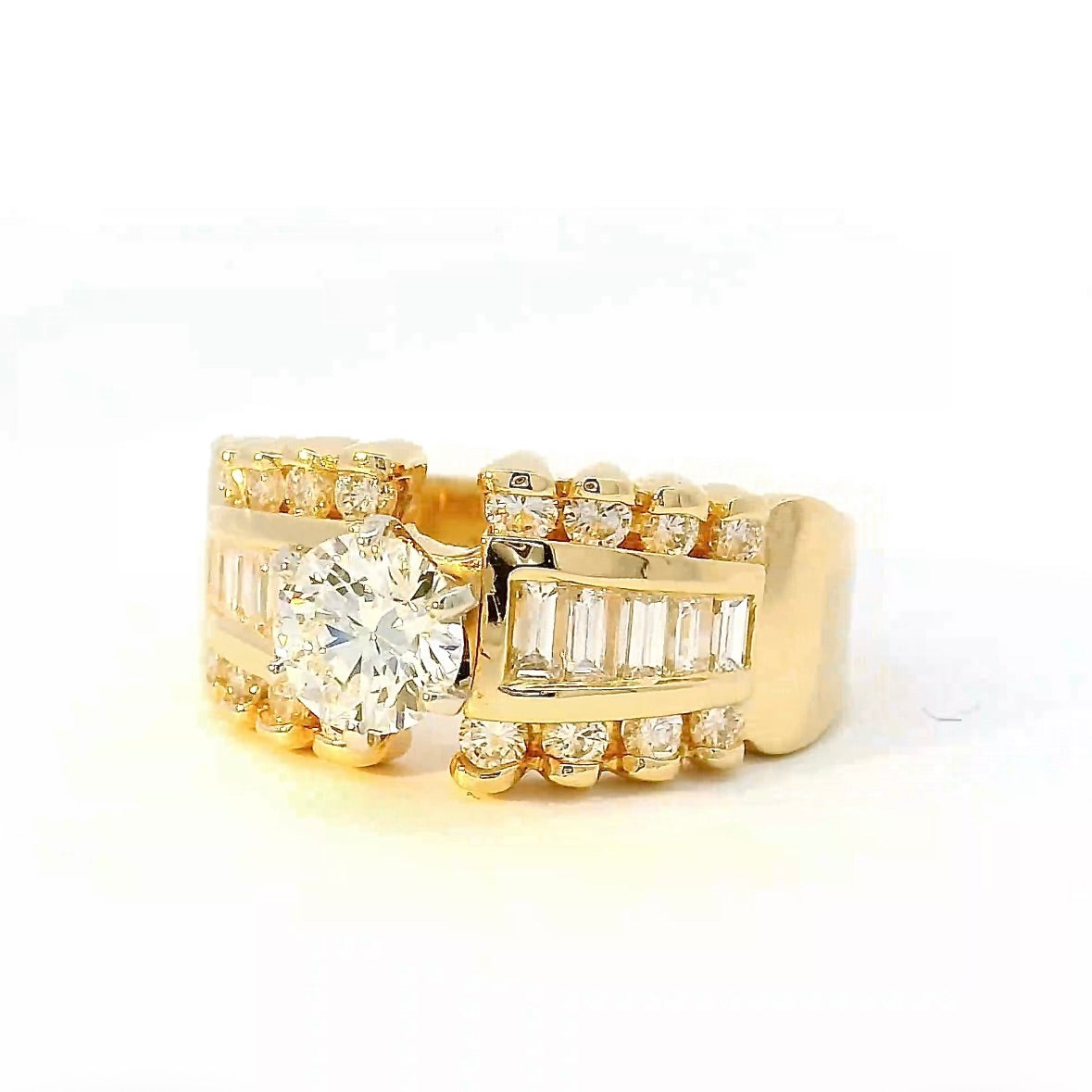 Dominanter Solitär Ring in 14 Karat Gelbgold mit Brillanten & Diamant-Baguettes