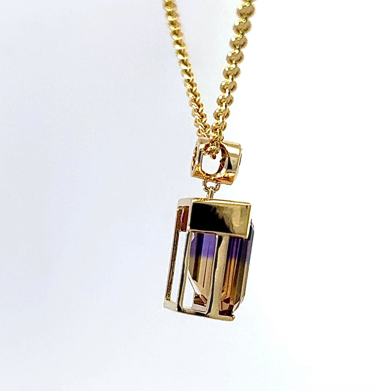 Moderner Ametrin Anhänger in 14 Karat Gelbgold mit Fancy Brillant