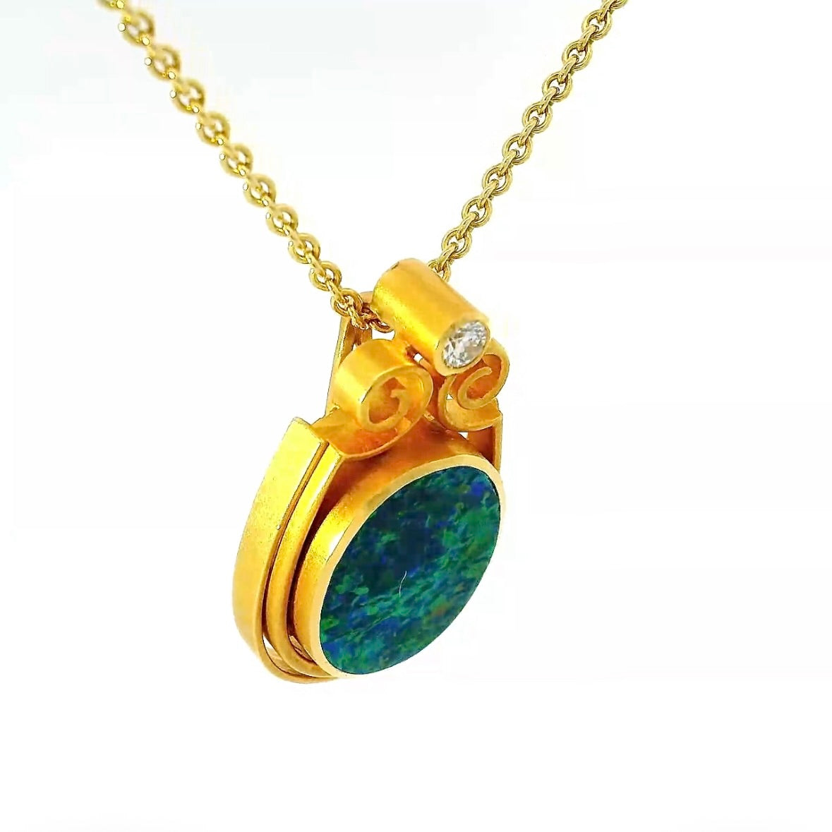 Besonderer Anhänger in 18 Karat Gelbgold mit Brillant & Opaldublette