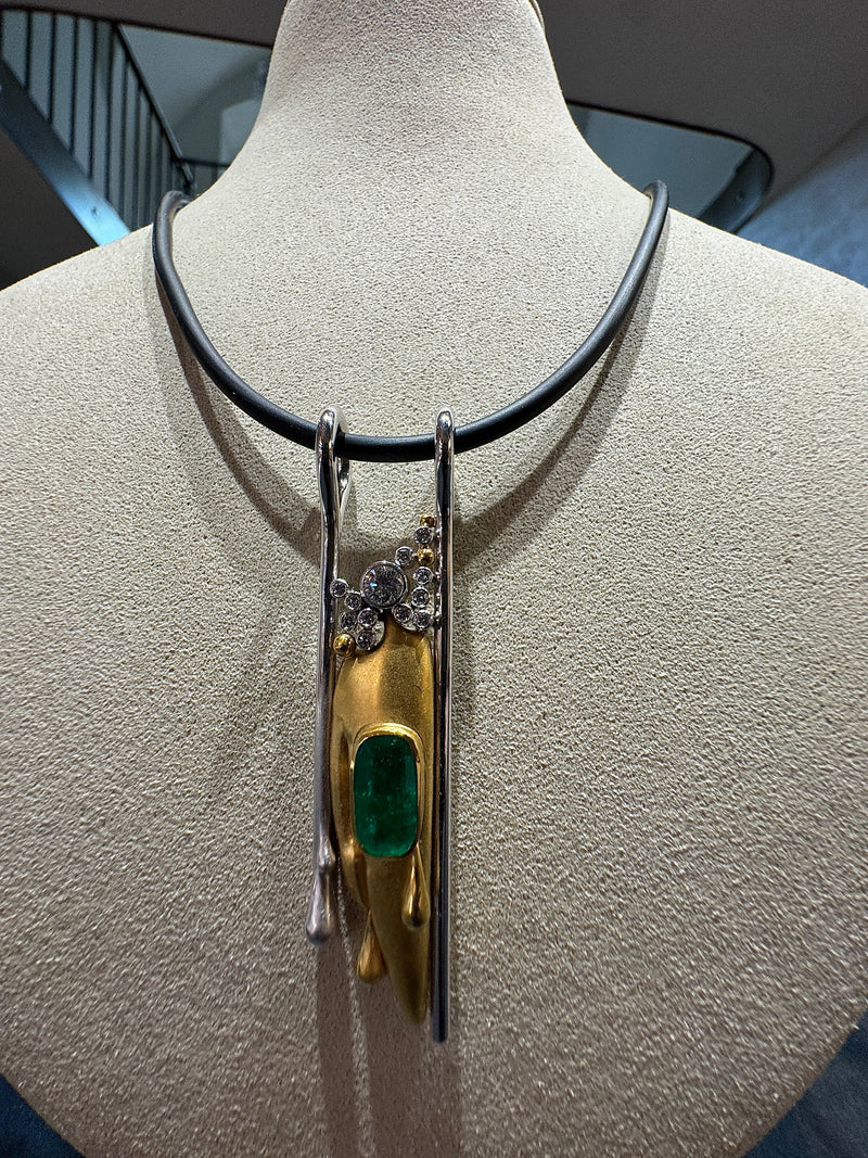 Einmaliger Anhänger in 18 Karat Weißgold & 900er Gelbgold mit Smaragd & Brillanten