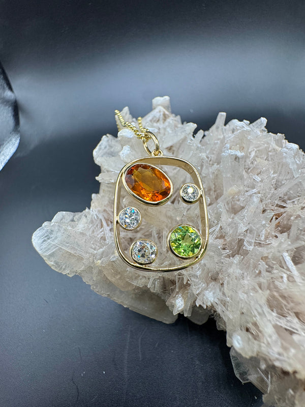 Ausgefallener Peridot / Citrin Anhänger in 14 Karat Gelbgold mit großen Diamanten
