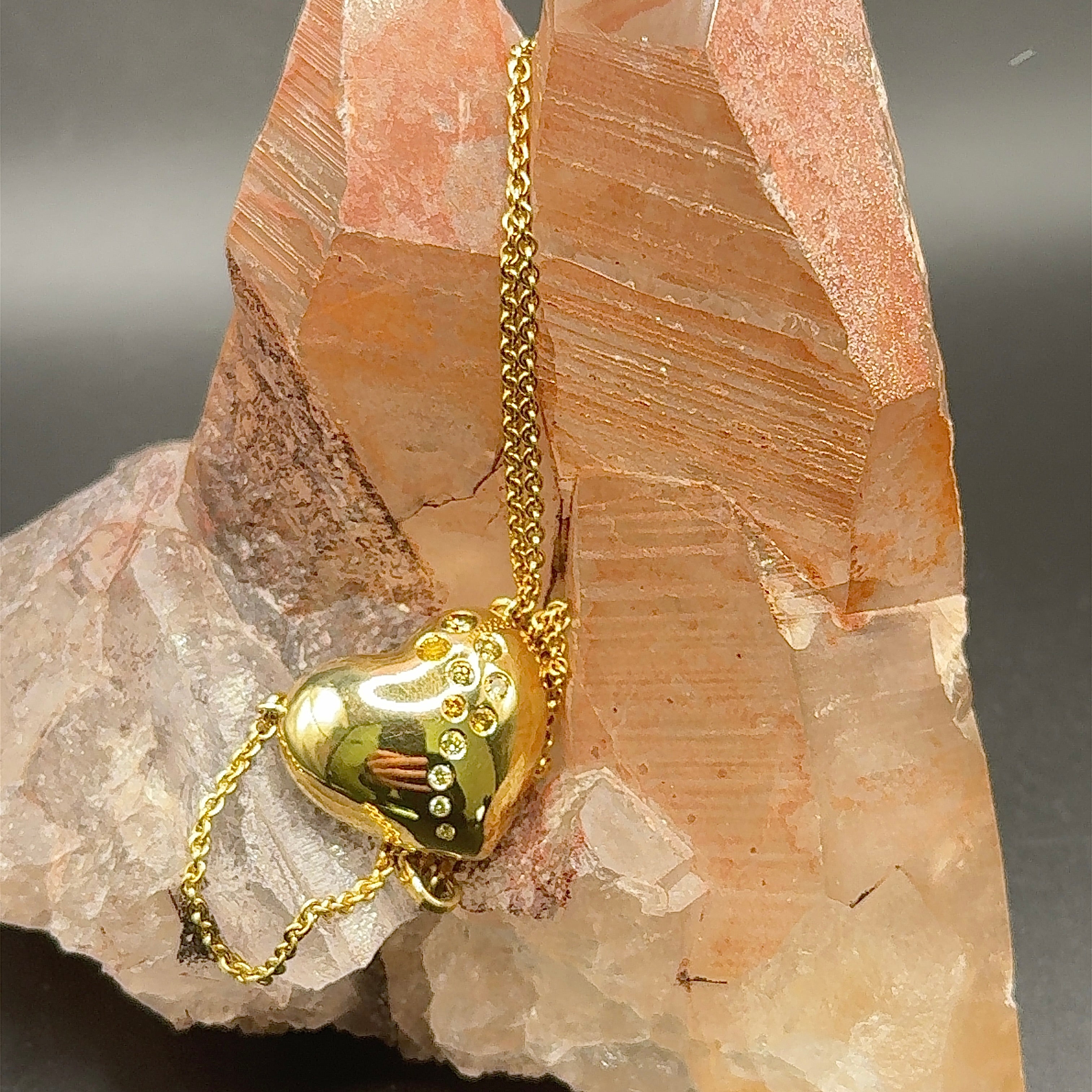 Hartenketting in 18 karaat geelgoud met natuurlijk gekleurde diamanten, met ketting in 14 karaat