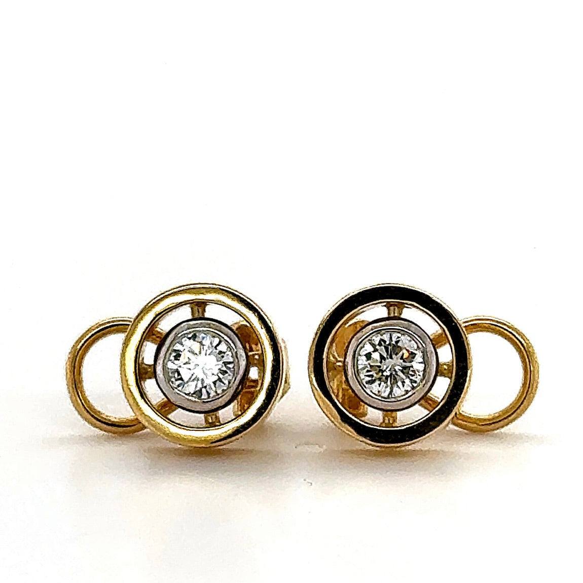 Handgefertigte Ohrringe in 18 Karat Gold mit hochfeinen Brillanten je 0.45 Karat