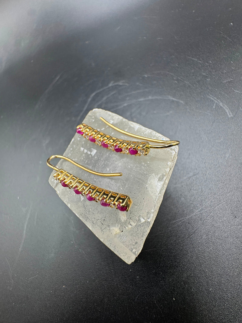 Elegante Hängeohrringe in 18 Karat Gelbgold mit Brillanten & Rubinen
