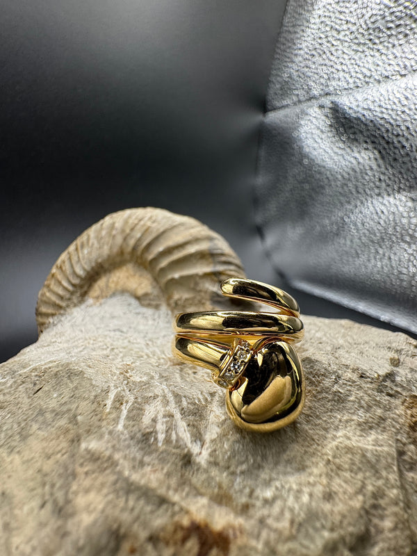 Dekorativer Herz-Ring in 18 Karat Gelbgold mit Brillanten