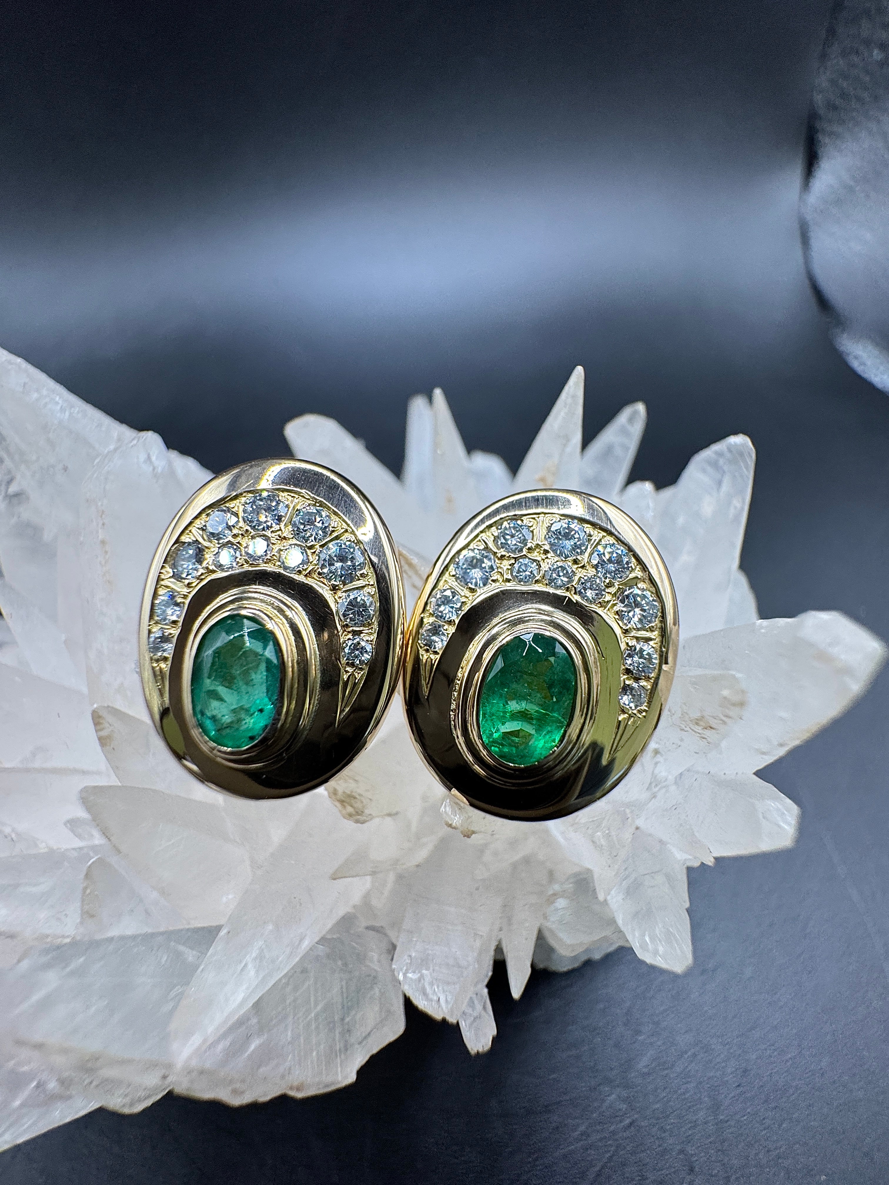 Handcrafted stud earrings in 18k yellow gold with fine emeralds & brilliant-cut diamonds