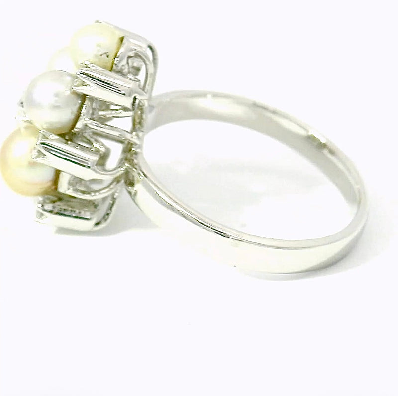 Ausgefallener Ring in 14 Karat Weißgold mit Perlen und Brillanten