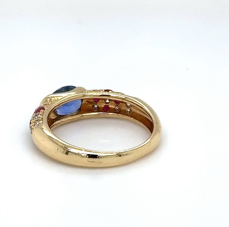 Edler Ring in 18 Karat Gelbgold mit hochfeinen Saphir, Brillanten & Rubine