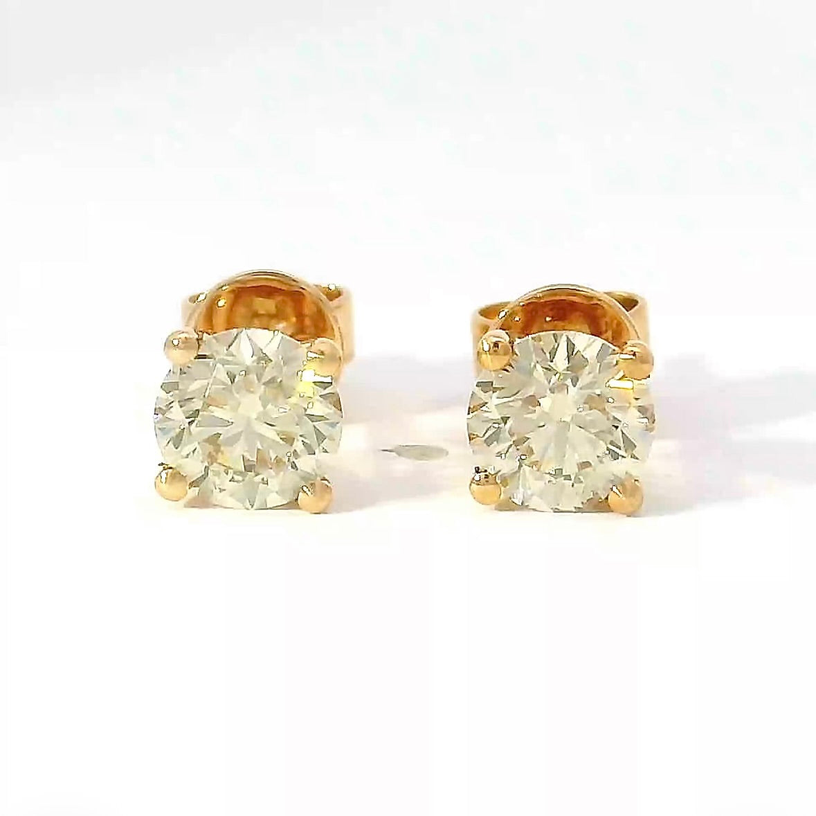 Elegante Ohrstecker in 18 Karat Roségold mit champagnerfarbenen Brillanten