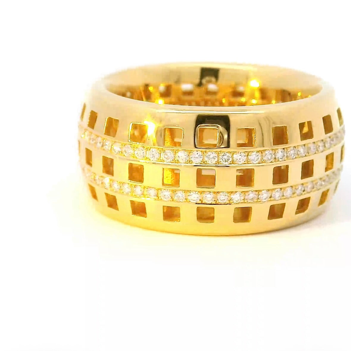 Riesiger Memory Ring in 18 Karat Gelbgold mit feinen Brillanten von W. Häring