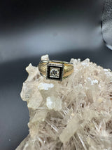 Massiver Solitär-Ring in 18 Karat Bicolor – handwerklich veredelt &amp; wirkungsvoll