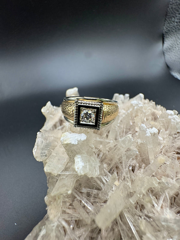 Massiver Solitär-Ring in 18 Karat Bicolor – handwerklich veredelt &amp; wirkungsvoll