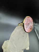 Moderner Ring in 18 Karat Gelbgold mit großem Morganit & Brillanten