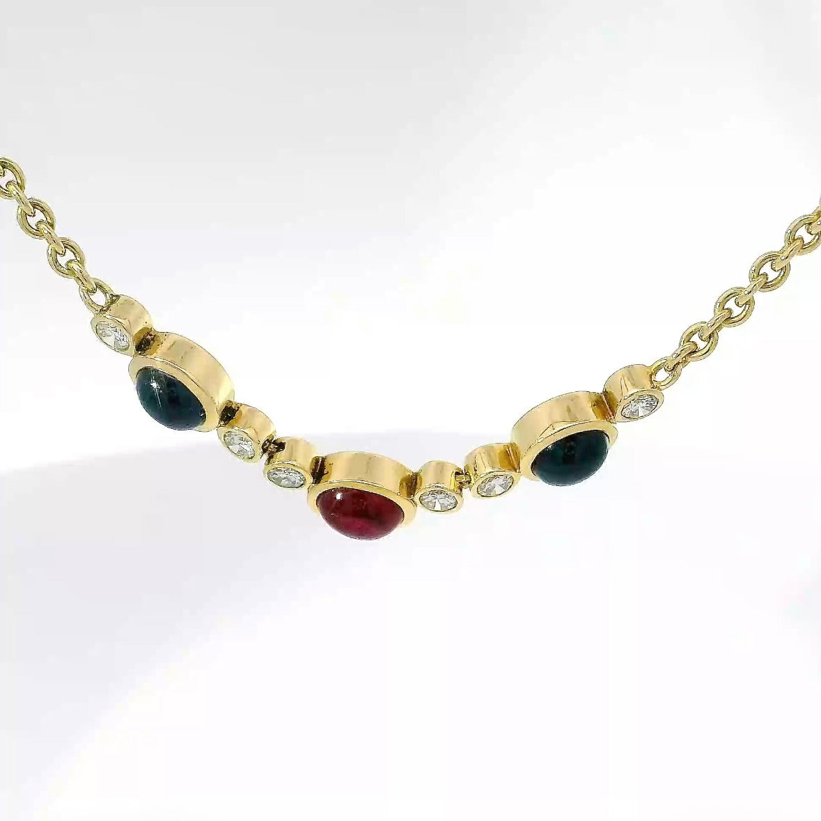 Edles Collier in 18 Karat Gelbgold mit Rubin, Saphiren & Brillanten