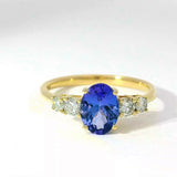 Moderner steinbetonter Ring in 14 Karat Gelbgold mit Tansanit und Brillanten
