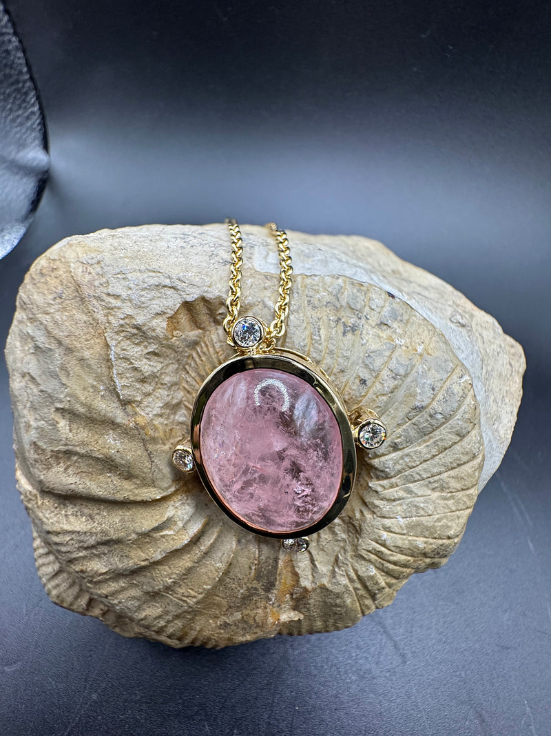 Eleganter Anhänger in 14 Karat Gelbgold mit rosa Morganit & Brillanten