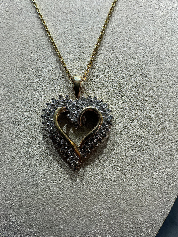 Elegant bicolor heart in 10 carat gold with 67 diamonds