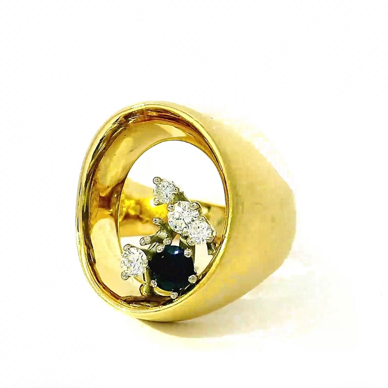 Handgefertigter Ring in 18 Karat Gelbgold mit Brillanten & Saphir