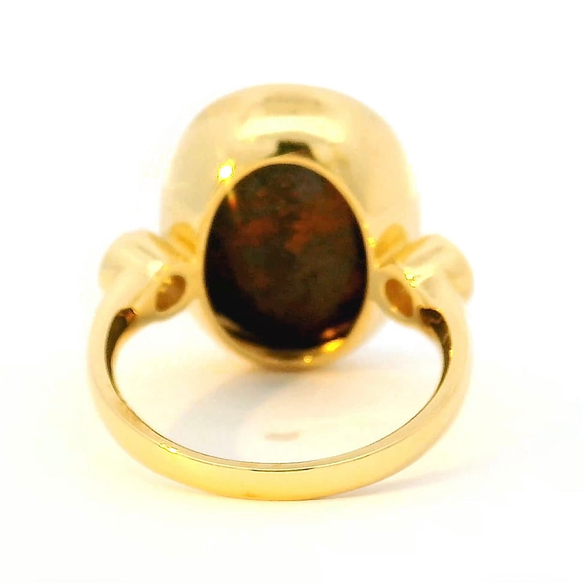 Eleganter Opalring in 18 Karat Gelbgold mit feinen Brillanten