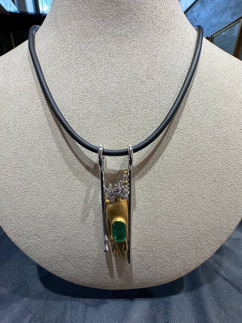 Einmaliger Anhänger in 18 Karat Weißgold & 900er Gelbgold mit Smaragd & Brillanten