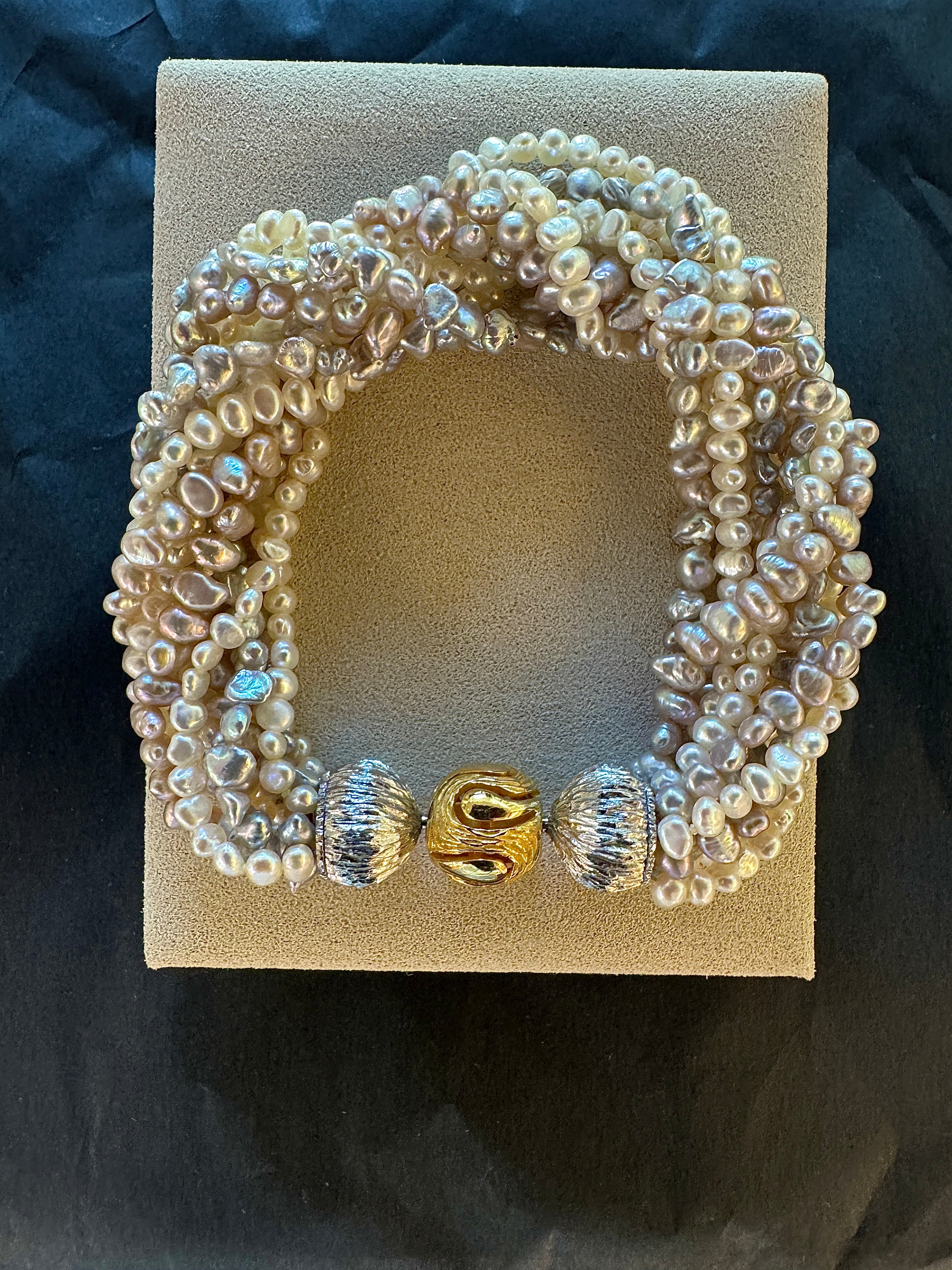 Special Goldbaur pearl bracelet with bayonet clasp in 18 carat gold