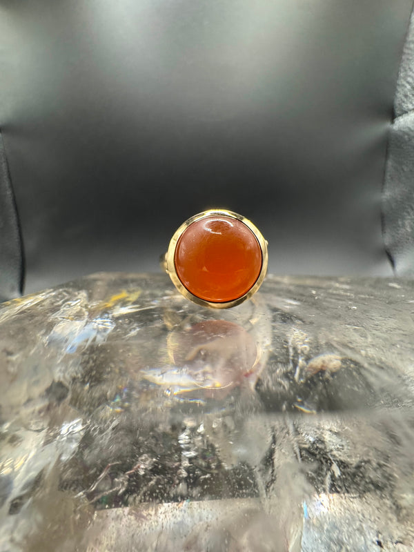 Moderner Tamara Comolli Ring „Bouton Large Carnelian“ in 18 Karat Gelbgold
