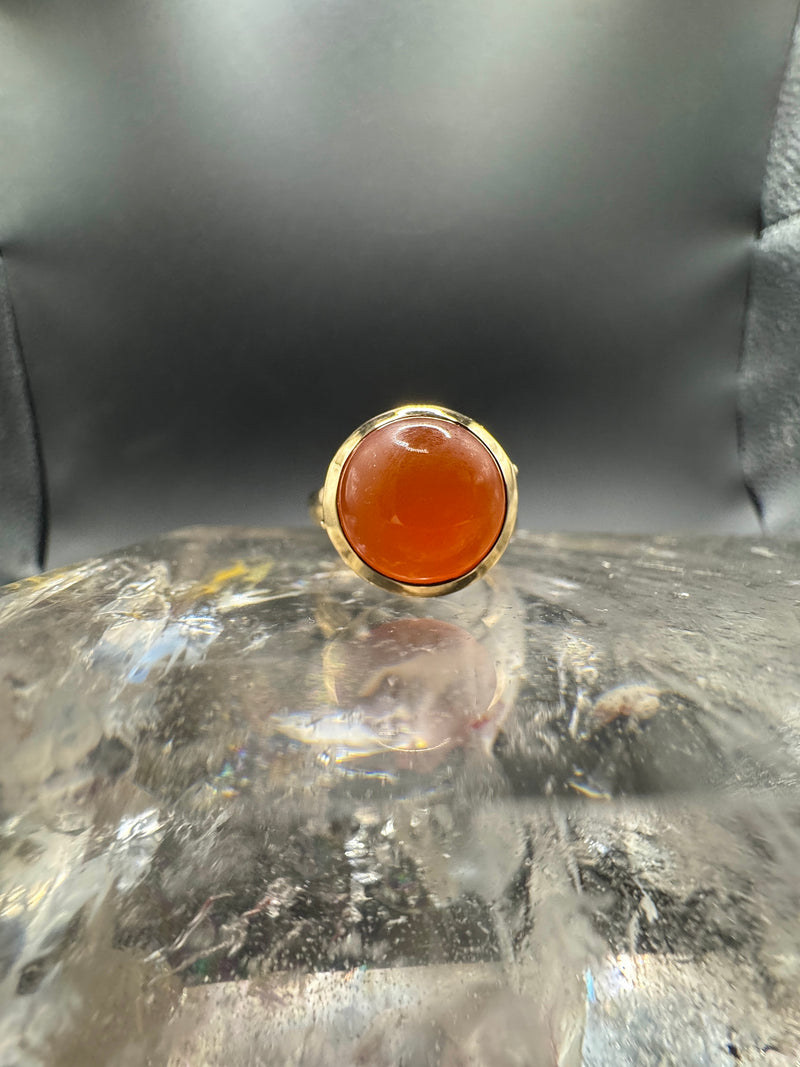 Moderner Tamara Comolli Ring „Bouton Large Carnelian“ in 18 Karat Gelbgold | Ringe - Schmuck Schroll