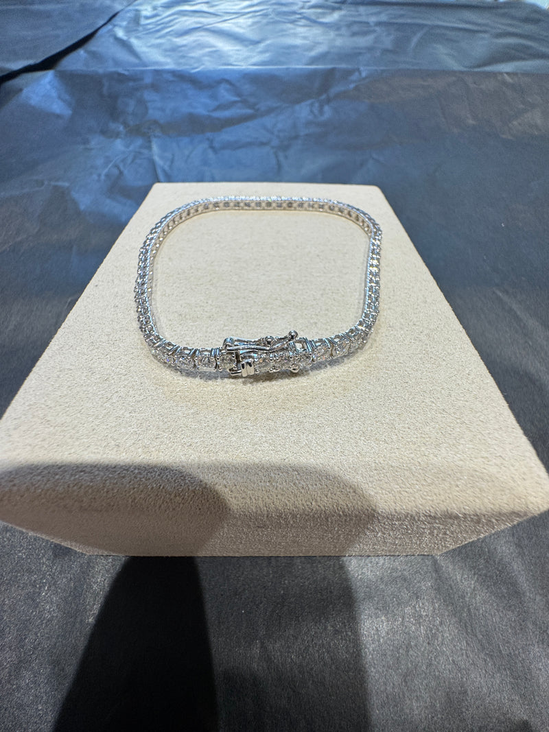 Modernes Brillanten Tennisarmband in 18 Karat strahlendem Weißgold | Ringe - Schmuck Schroll