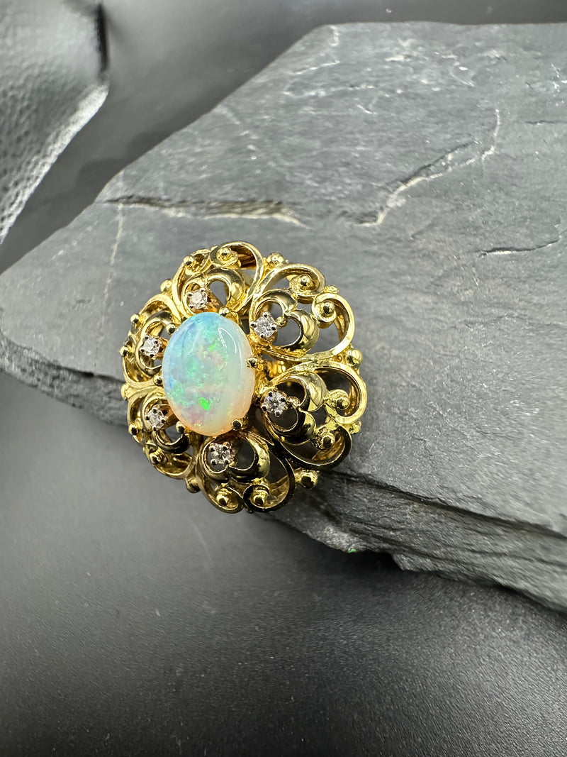 Handgefertigter Anhänger & Brosche in 18 Karat Gelbgold mit australischem Opal & Diamanten