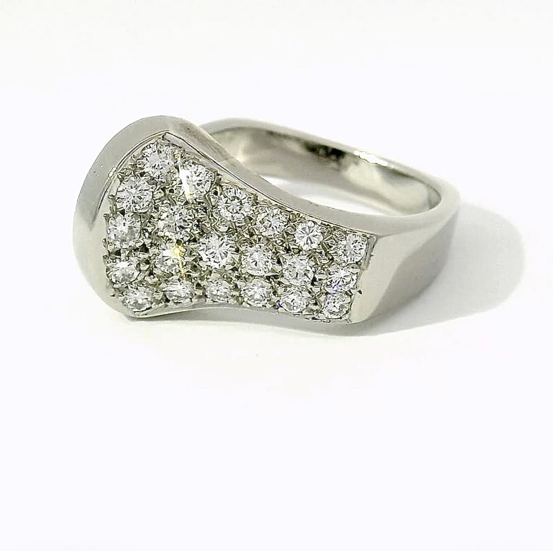 Edler Ring in 18 Karat Weißgold mit feinen Brillanten - Massive Handarbeit