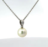 Zeitloser Perlen Anhänger in 14 Karat Weißgold mit Ankerkette