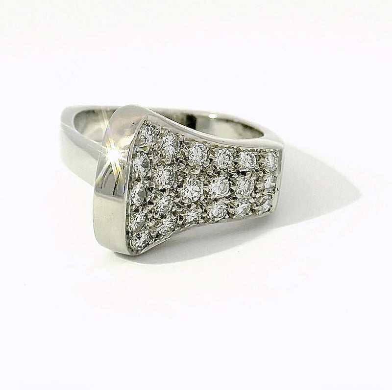 Edler Ring in 18 Karat Weißgold mit feinen Brillanten - Massive Handarbeit