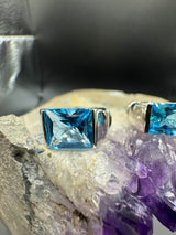 Hochwertige Ohrringe in 18 Karat Weißgold mit Blautopas