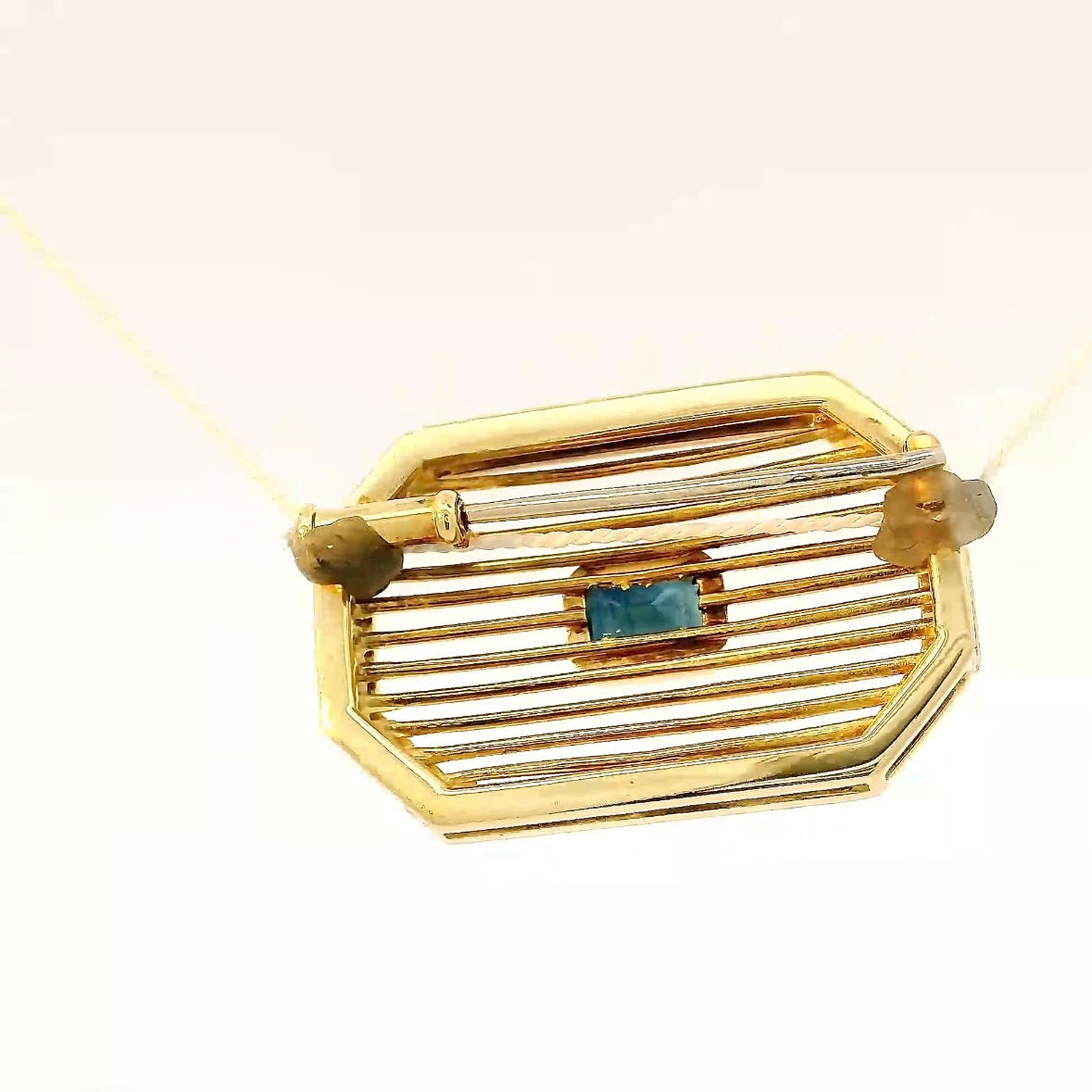 Elegante Brosche in 14 Karat Gelbgold mit Saphir & Diamanten