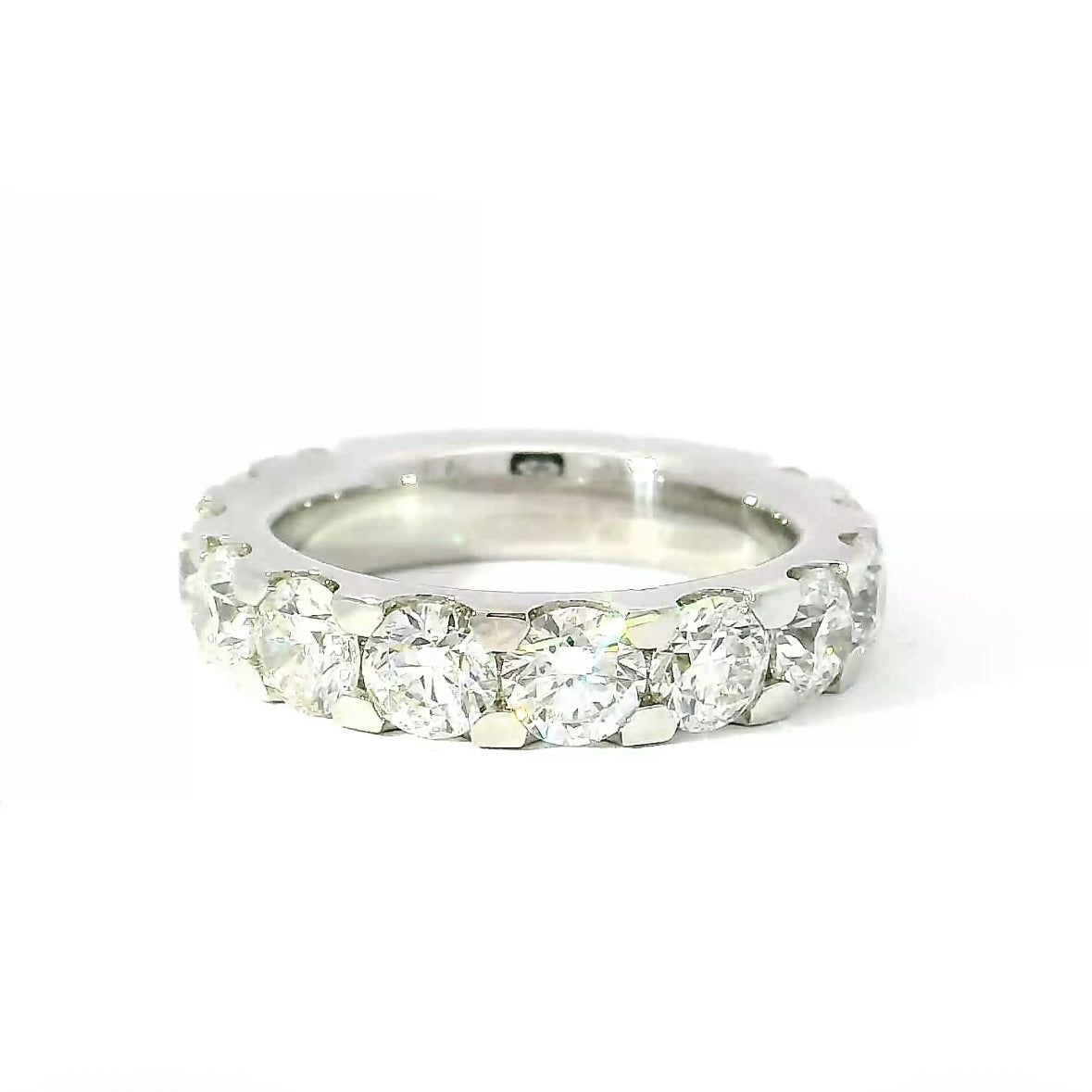 Edler Memory Ring in 18 Karat Weißgold mit 4,90 Karat hochfeinen Brillanten