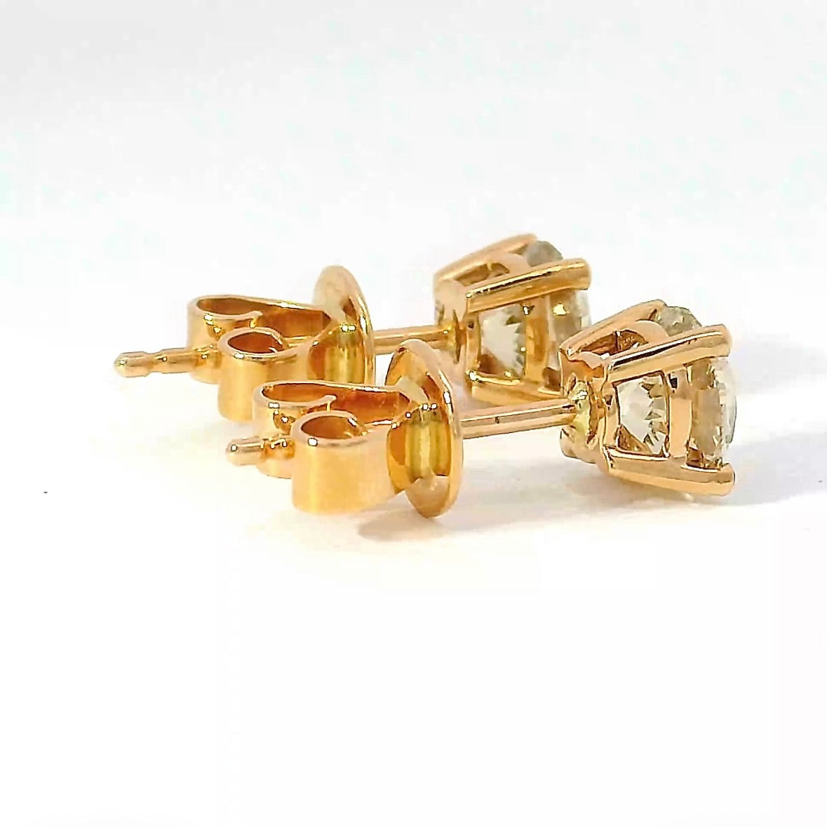 Elegante Ohrstecker in 18 Karat Roségold mit champagnerfarbenen Brillanten