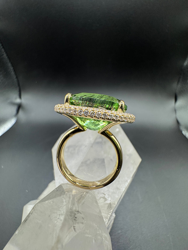 Einmaliger Ring in 14 Karat Gelbgold mit riesigem Peridot & Brillanten