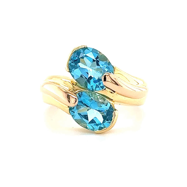 Besonderer Toi et Moi Ring in 18 Karat Gelbgold mit blauen Topas