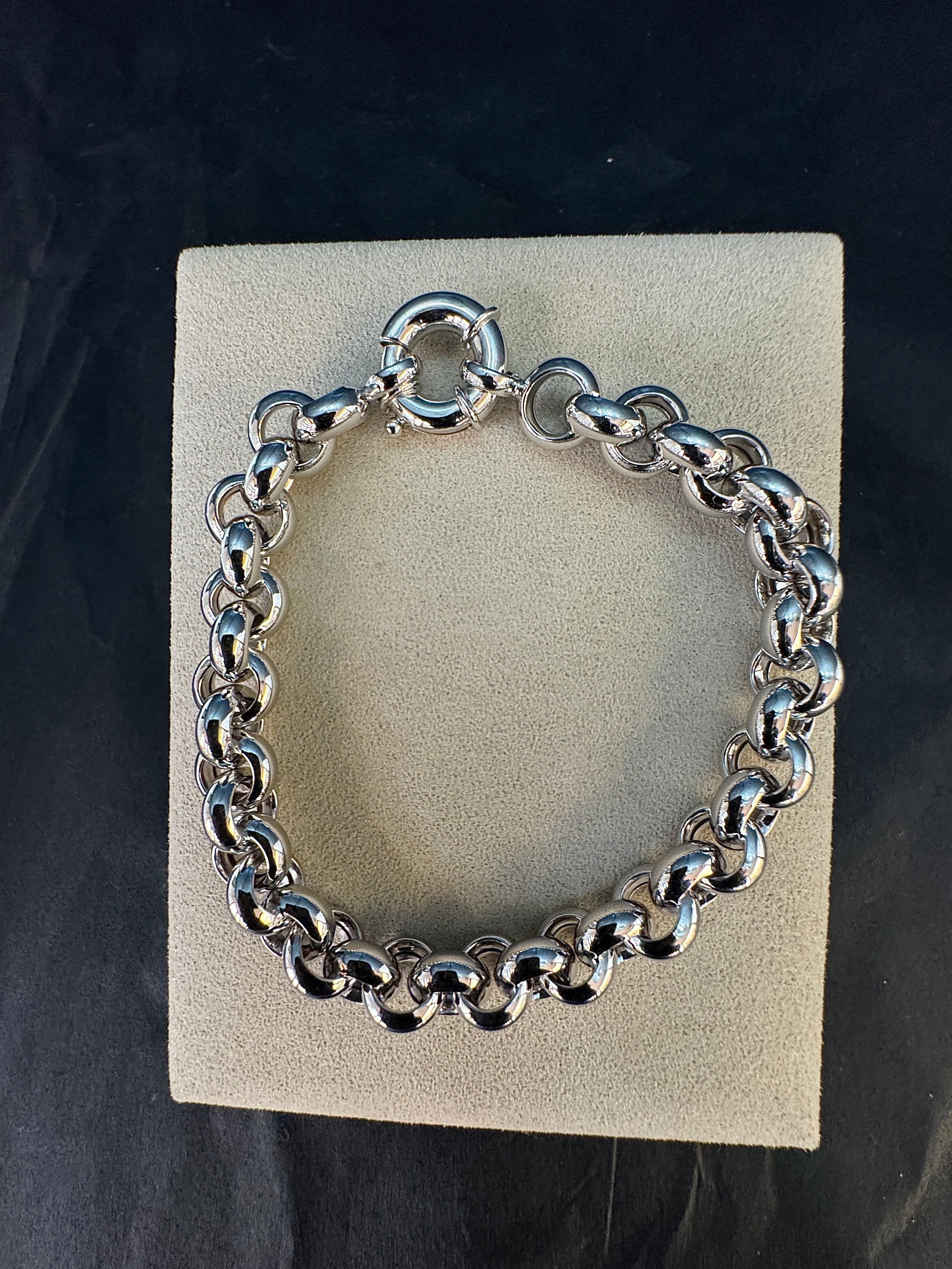 Modern curb chain bracelet in 14 karat white gold with large spring ring clasp
