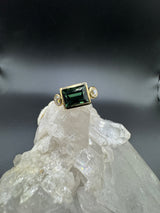 Moderner Turmalin Ring in 14 Karat Gelbgold mit Altschliff Diamanten