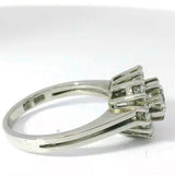 Zeitloser Entourage-Ring in 14 Karat Weißgold mit lebhaften Brillanten