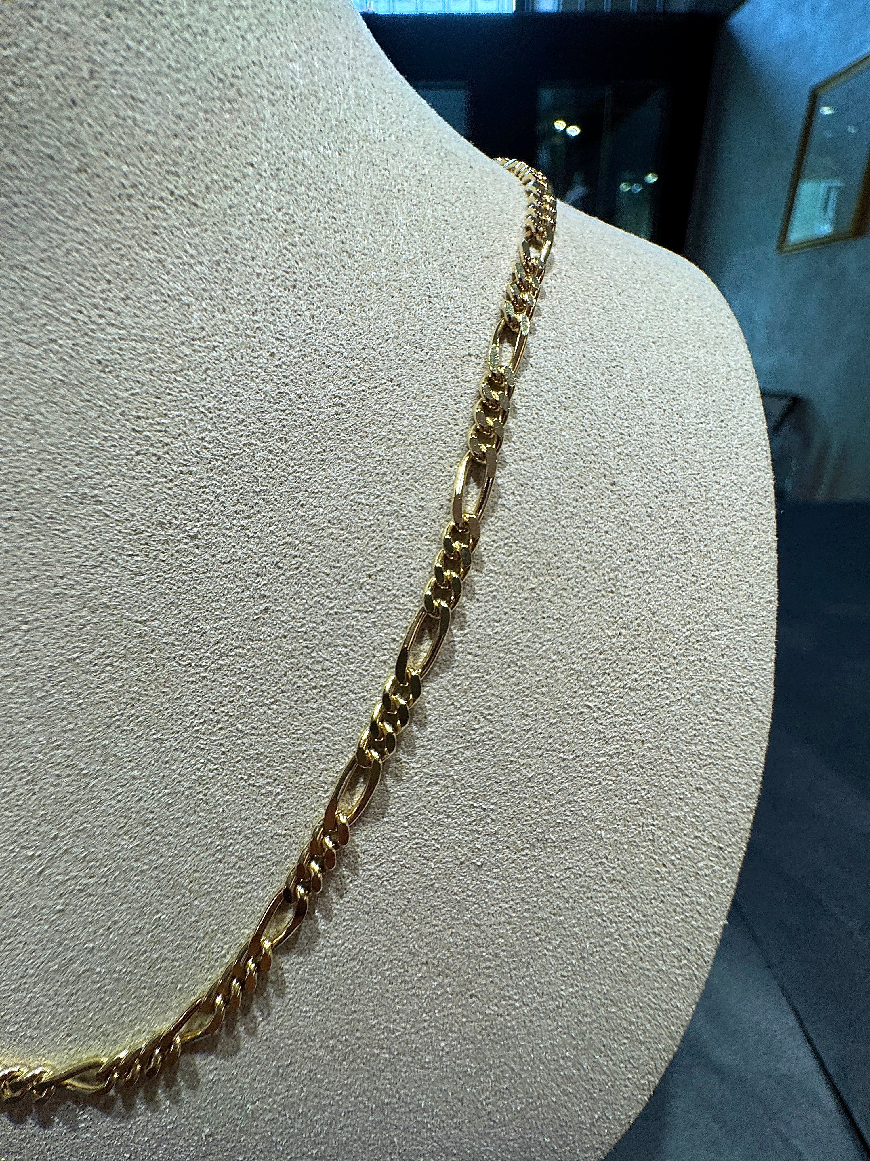 Luminous Figaro Panzer Chain in 18 Carat Yellow Gold with Carabiner Clasp