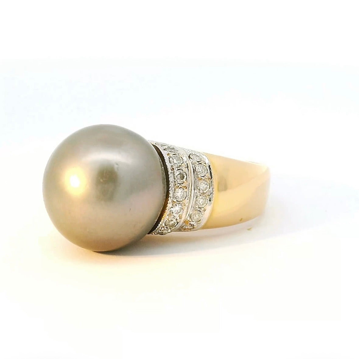 Eleganter Vintage Ring in 18 Karat Gold mit Tahitiperle & Brillanten