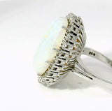 Hochfeiner Cocktailring in 18 Karat Weißgold mit austral. Opal & Brillanten