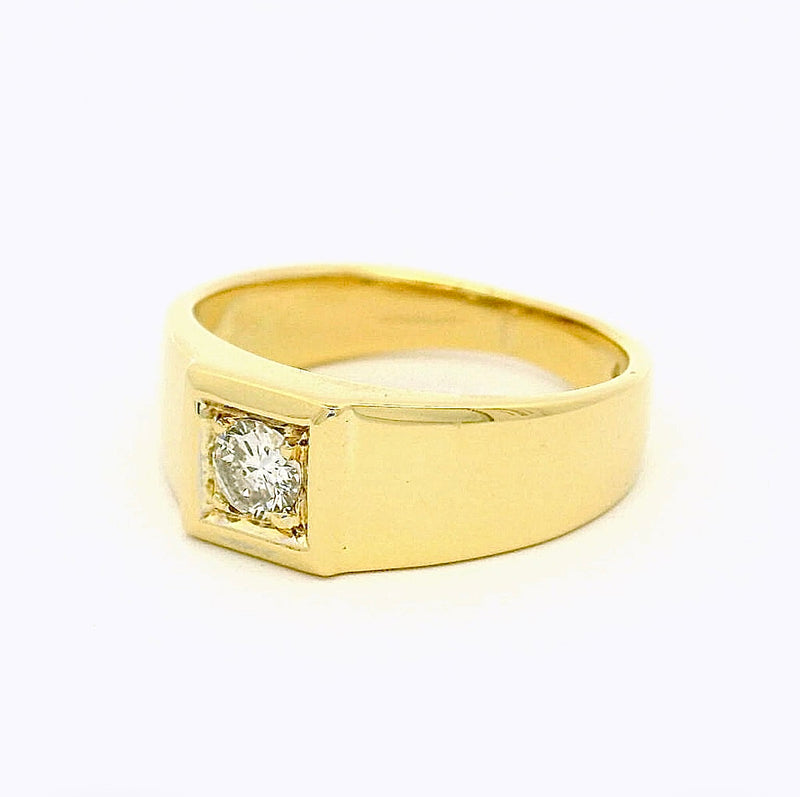 Massiver Solitär Ring in 14 Karat Gelbgold mit lebhaften Brillant