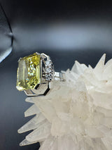 Einmaliger Ring in 18 Karat Weißgold mit Zitronenquarz & Brillanten