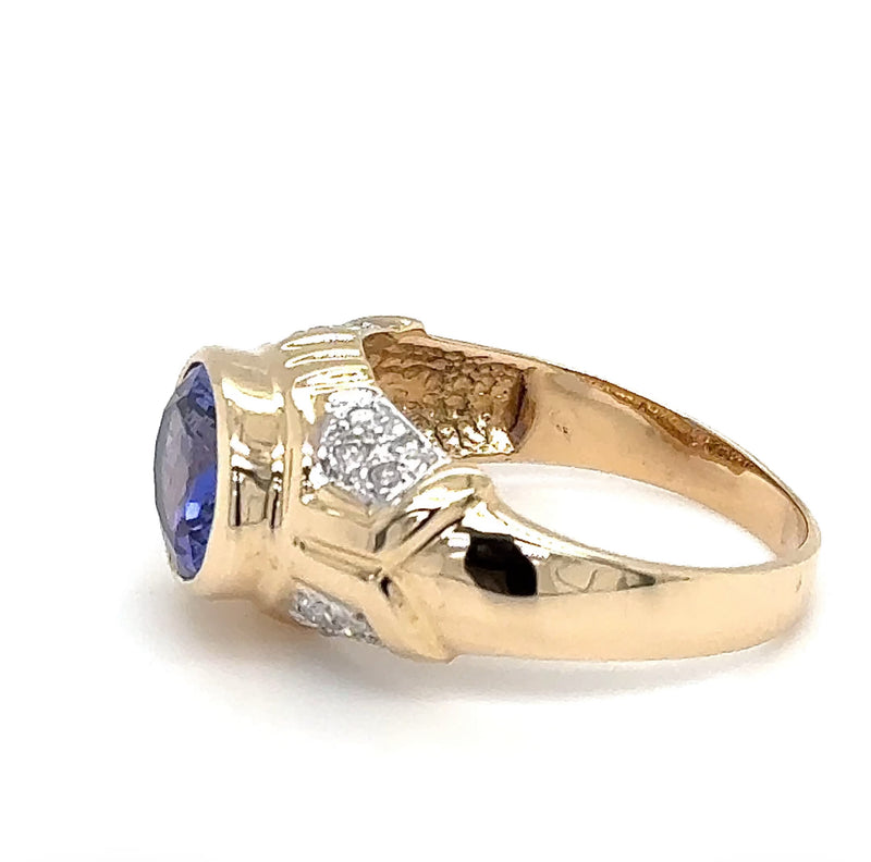 Stilvoller Ring in 14 Karat Gelbgold mit feinen Tansanit und Brillanten