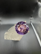 Moderner Amethyst Ring in 14 Karat Gelbgold mit feinen Brillanten