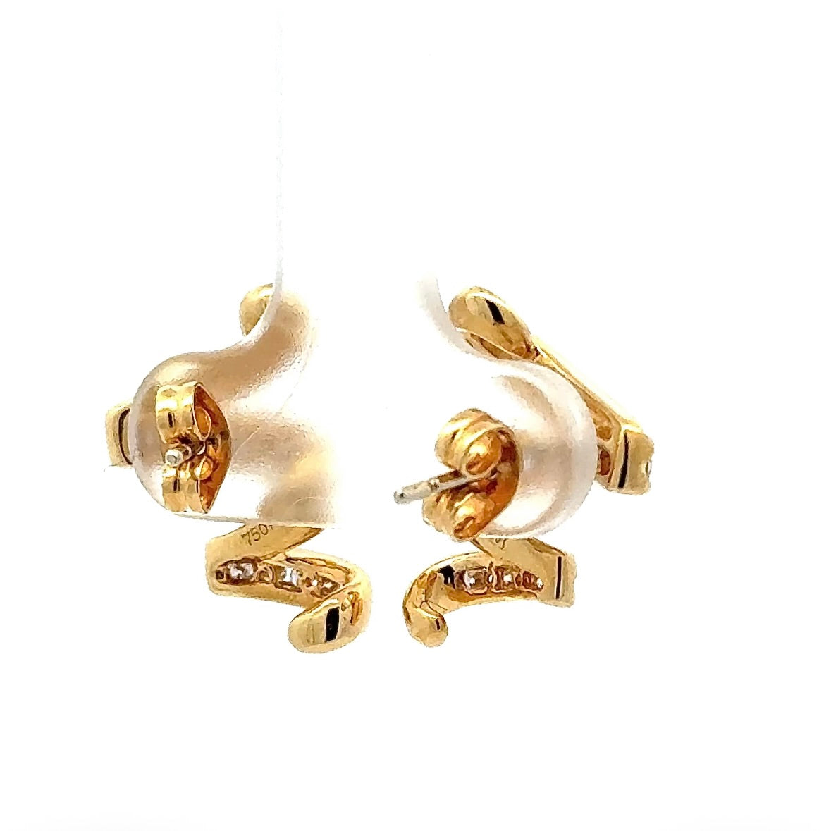 Elegant earrings in 18 carat yellow gold with fine brilliant-cut diamonds