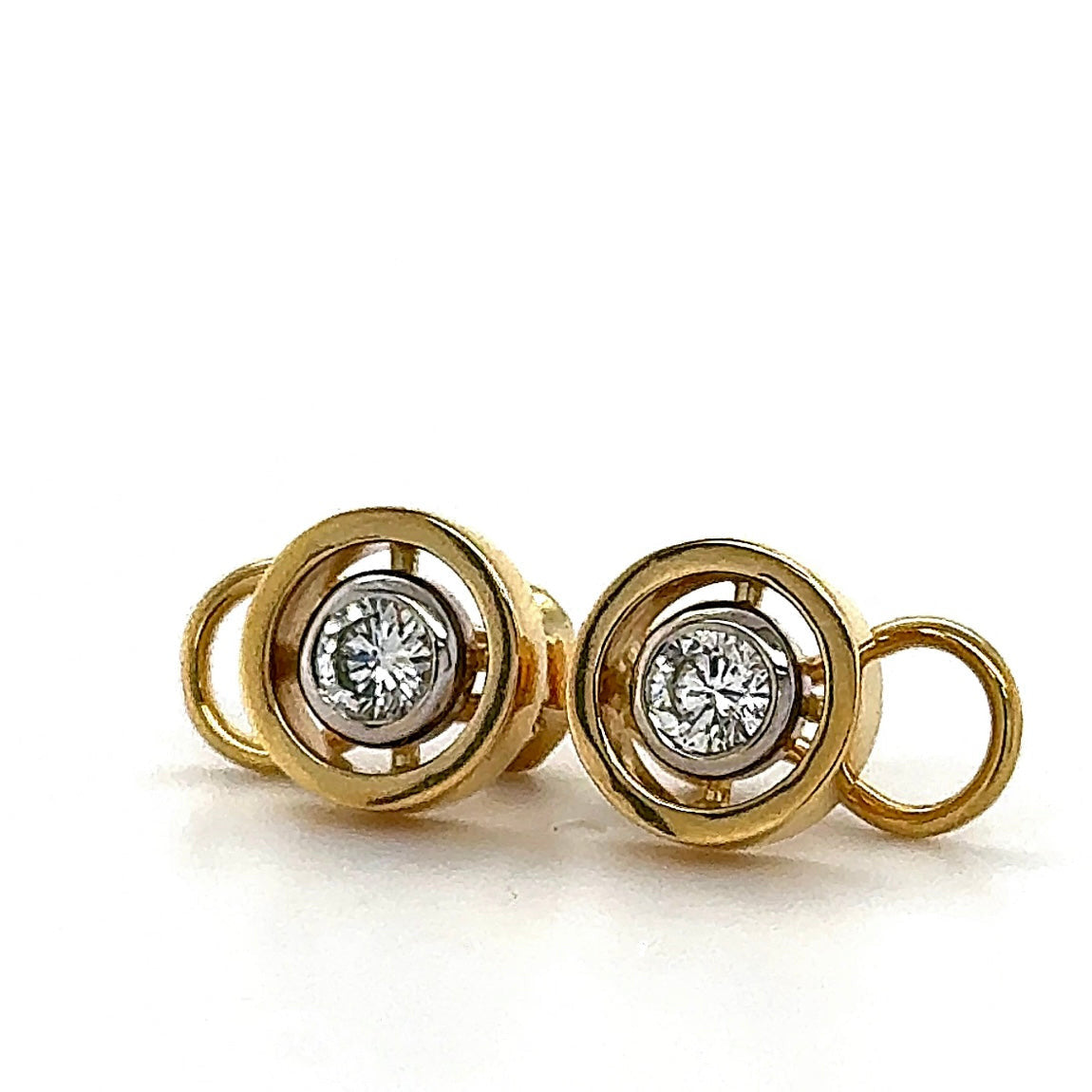 Handgefertigte Ohrringe in 18 Karat Gold mit hochfeinen Brillanten je 0.45 Karat